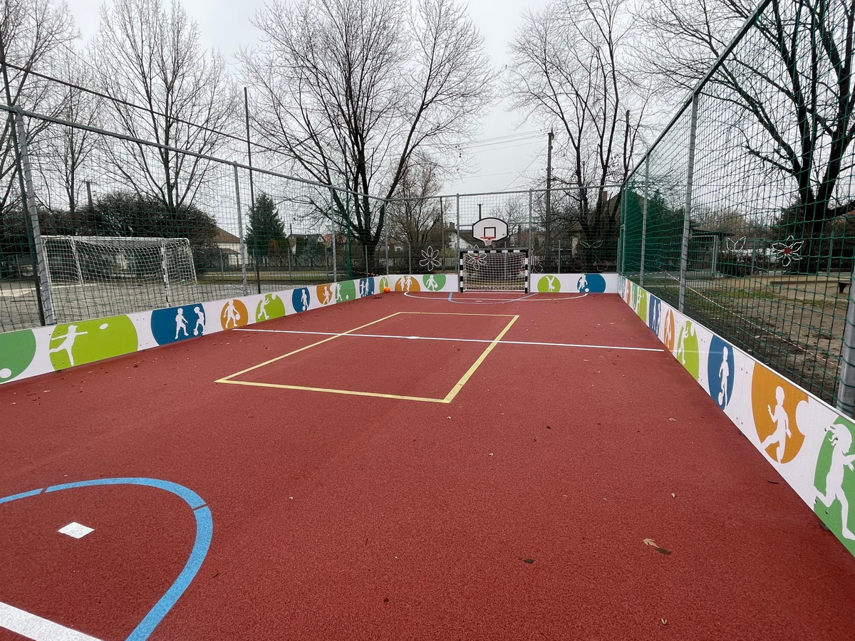 SPORTPÁLYÁVAL GAZDAGODOTT KUNSZÁLLÁS - image description