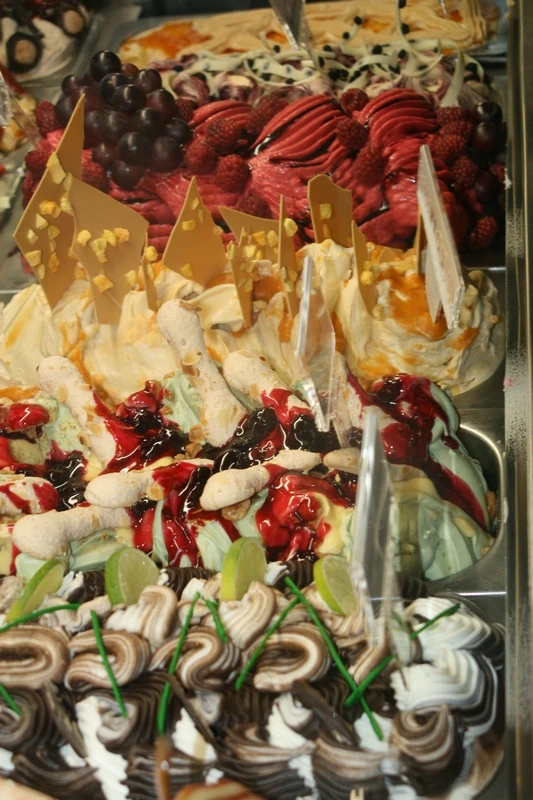 Szent Korona Cukrászda  - image description