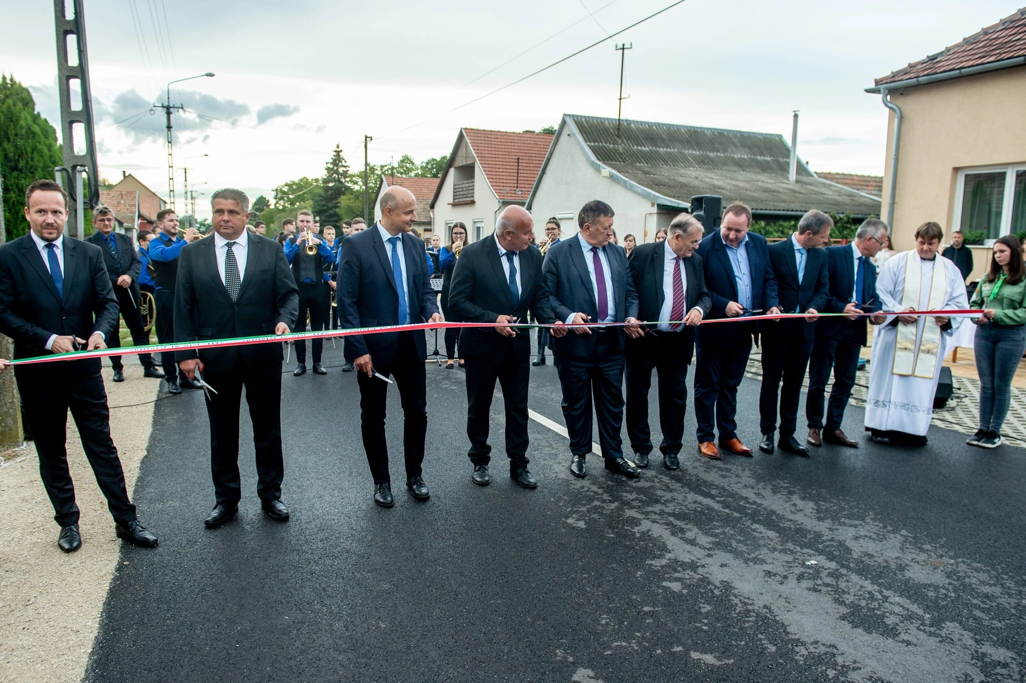 KÖMPÖC-KISKUNMAJSA: MEGÚJULT 14 KM KÖZÚT - image description