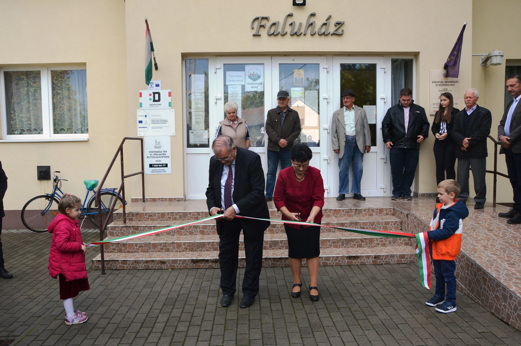 LEZÁRULT BERUHÁZÁSOKAT ÜNNEPELTEK GÁTÉRON - image description