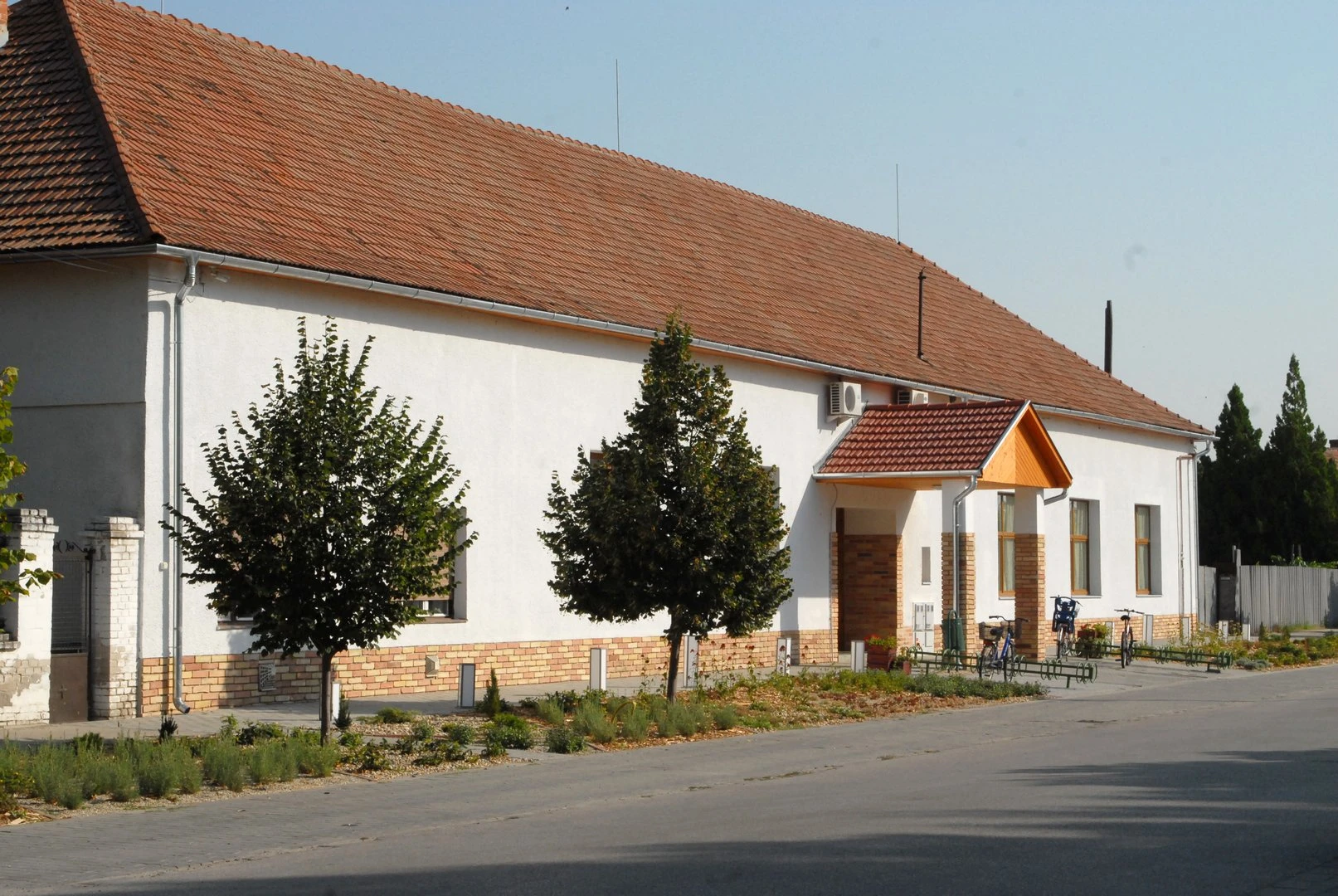 Vörösmarty Mihály Művelődési Ház és IKSZT - image description