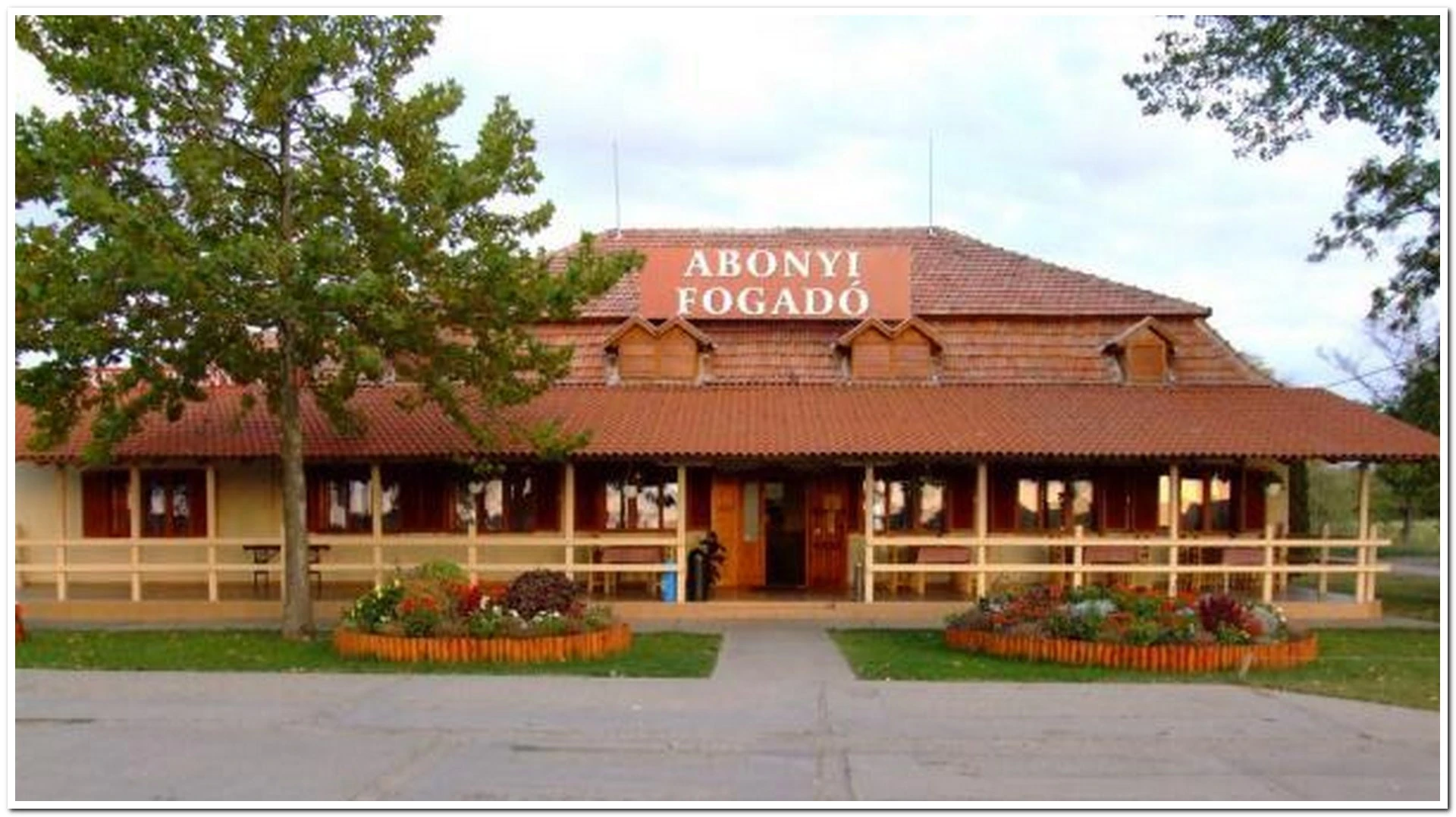 A patinás étterem: az Abonyi Fogadó - image description