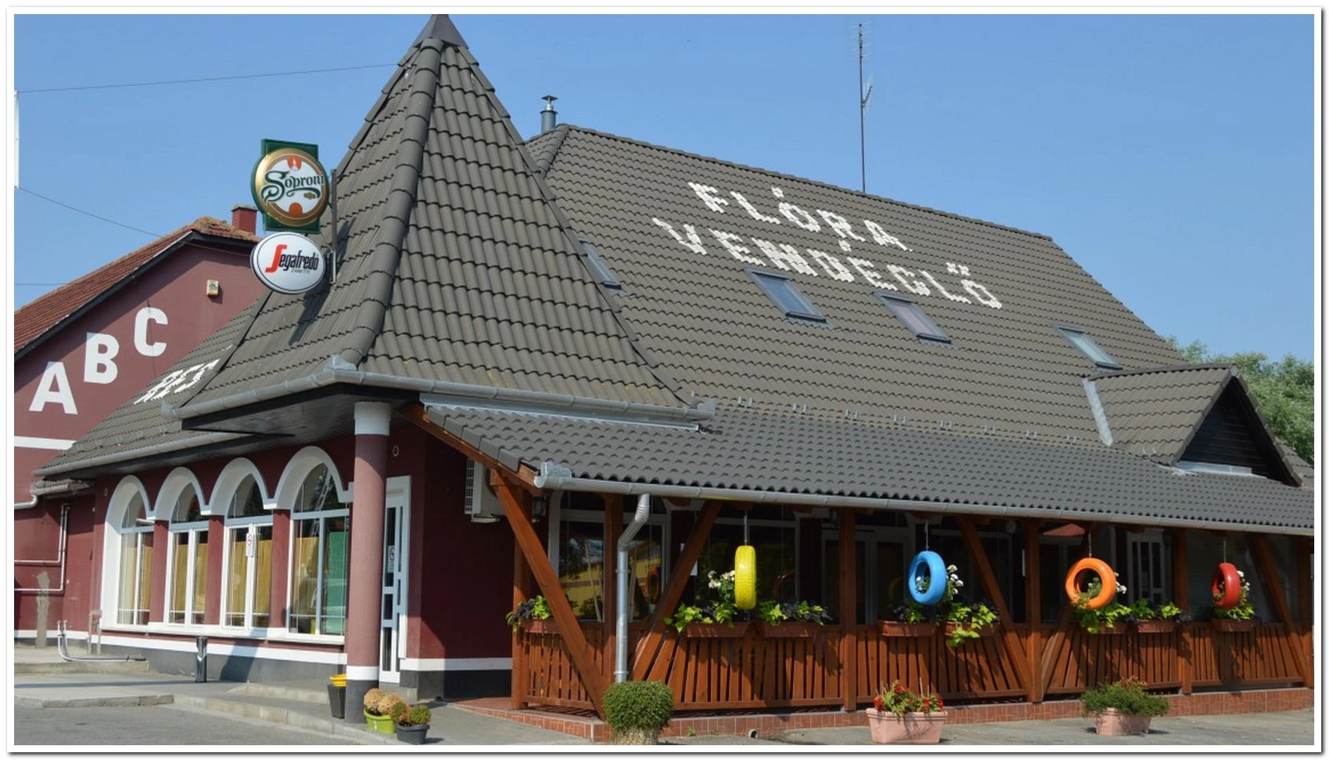 Flóra Vendéglő - image description