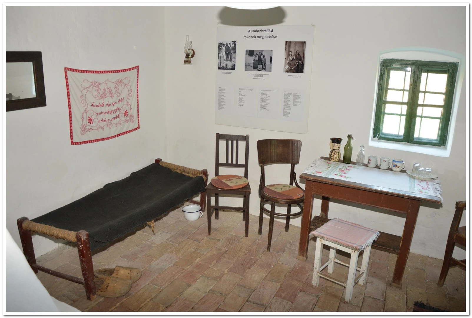 Dörmögő-ház - image description