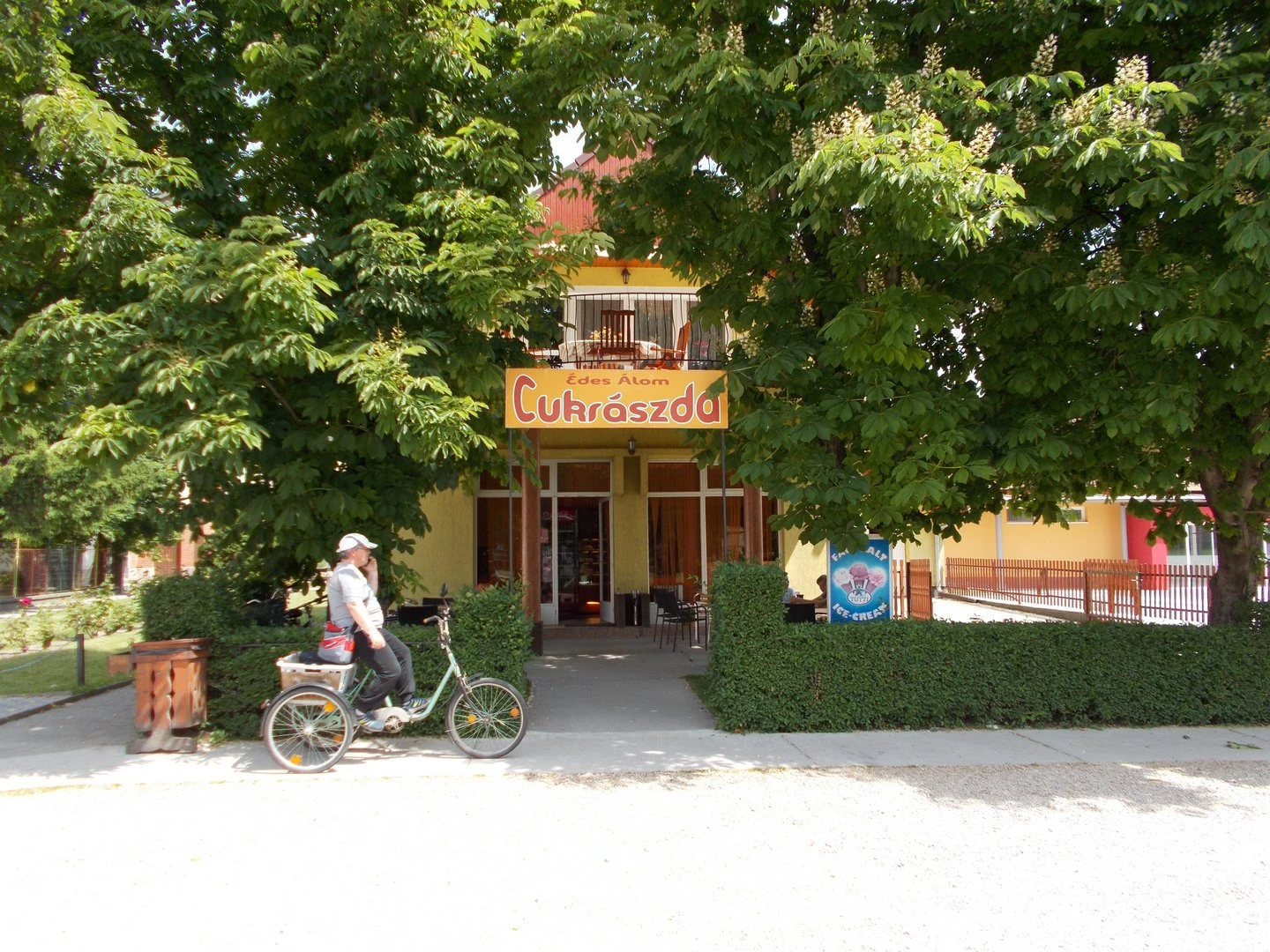 Édes Álom Cukrászda - image description