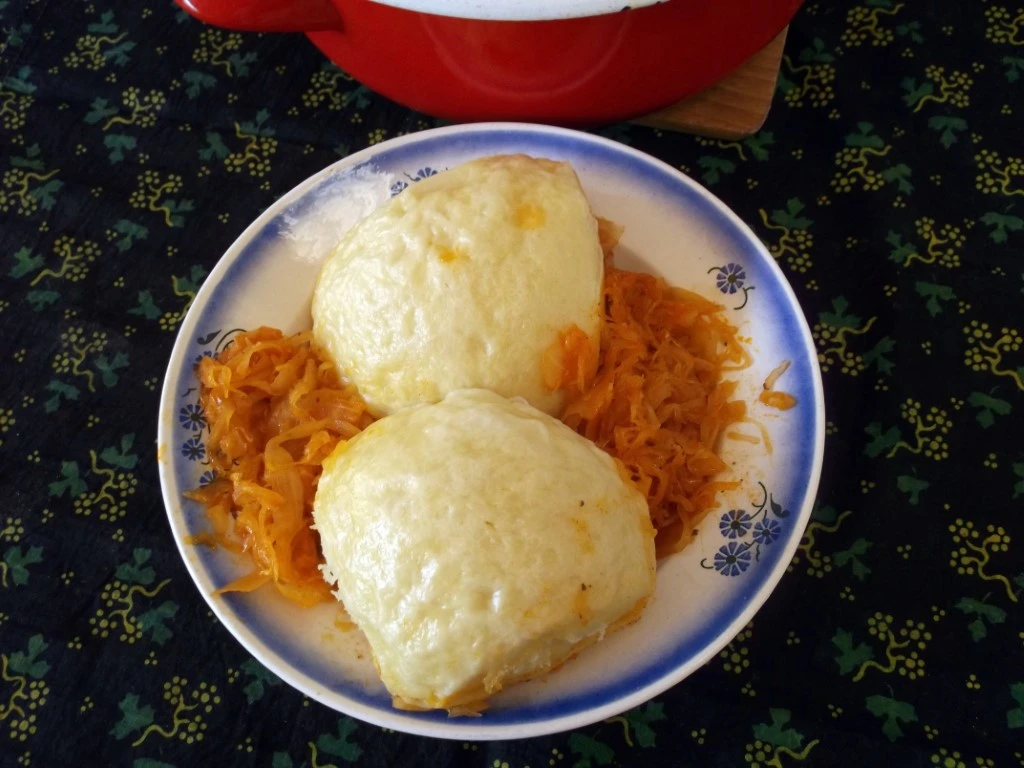HARTAI KÁPOSZTÁS GŐZGOMBÓC (K’KANGENE KRAUT KNEDL) - image description