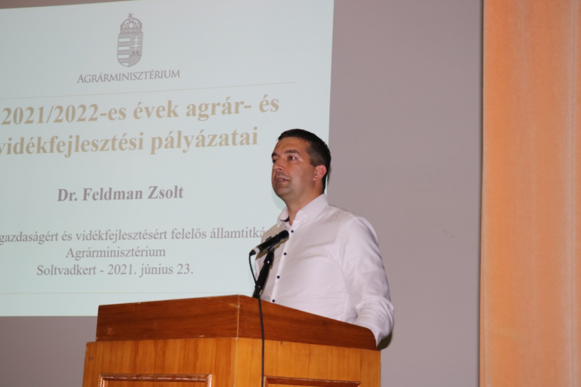 Dr. Feldman Zsolt államtitkár agrárpályázati fóruma Soltvadkerten - image description