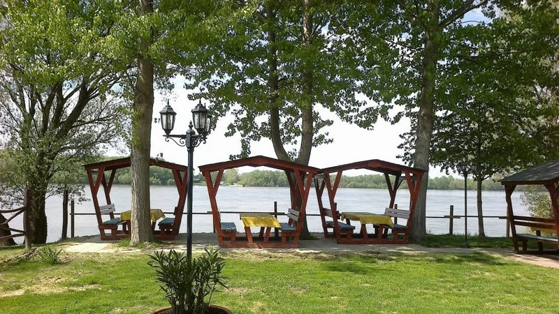 Vízitúra megállóhely a Meszesi Duna-parton - image description