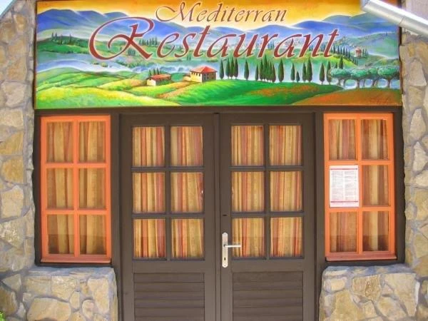 Mediterrán Pizzéria és Étterem - image description