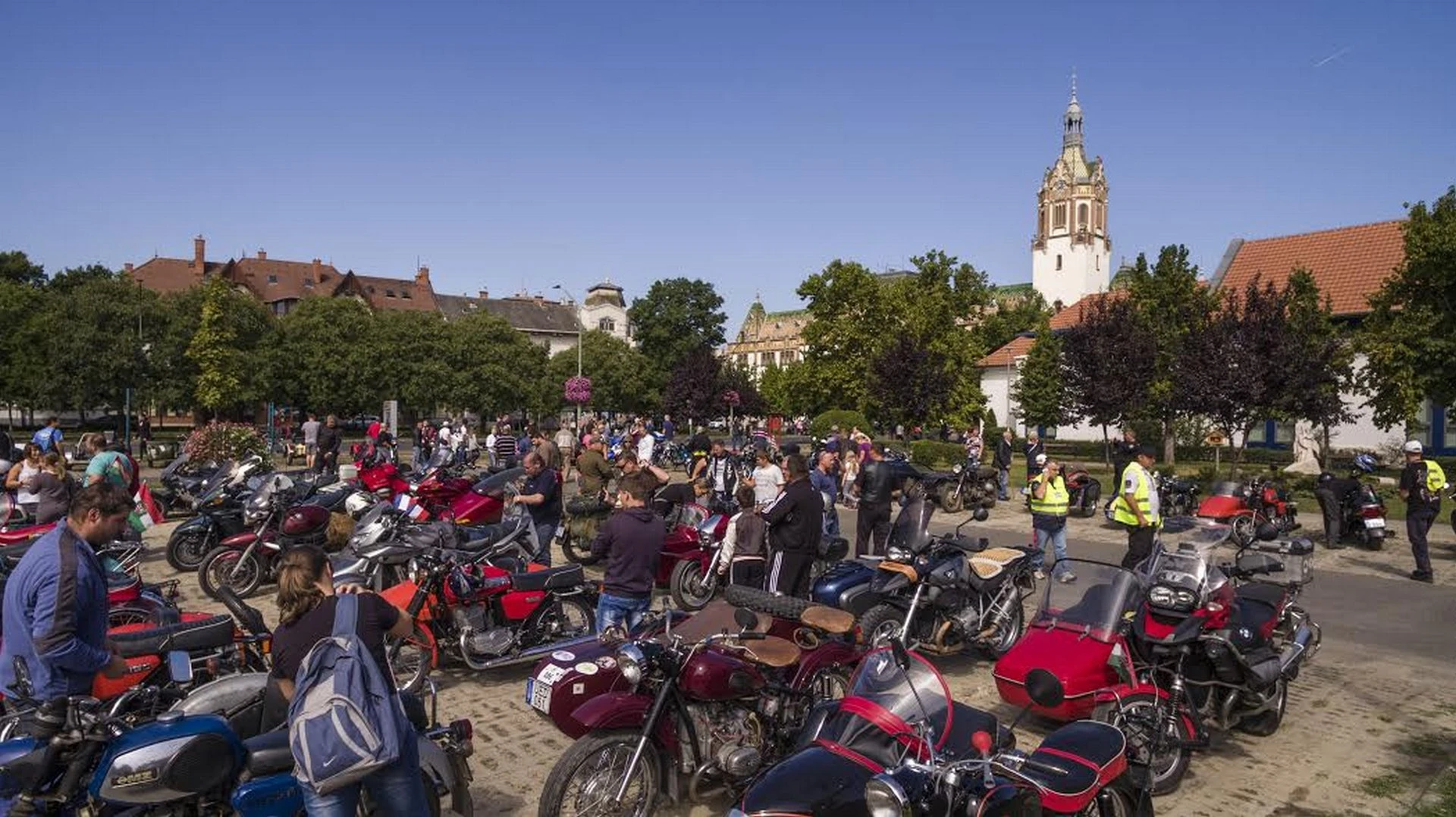 Nemzetközi Oldalkocsis- és Katonai Motoros Találkozó - image description