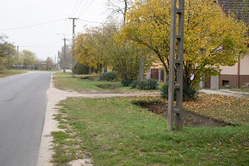 Páhi Község Petőfi és Kossuth utcák csapadékvíz elvezetés és visszatartás fejlesztése - image description