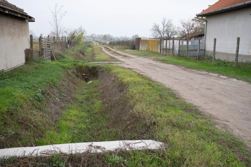 Páhi Község Petőfi és Kossuth utcák csapadékvíz elvezetés és visszatartás fejlesztése - image description