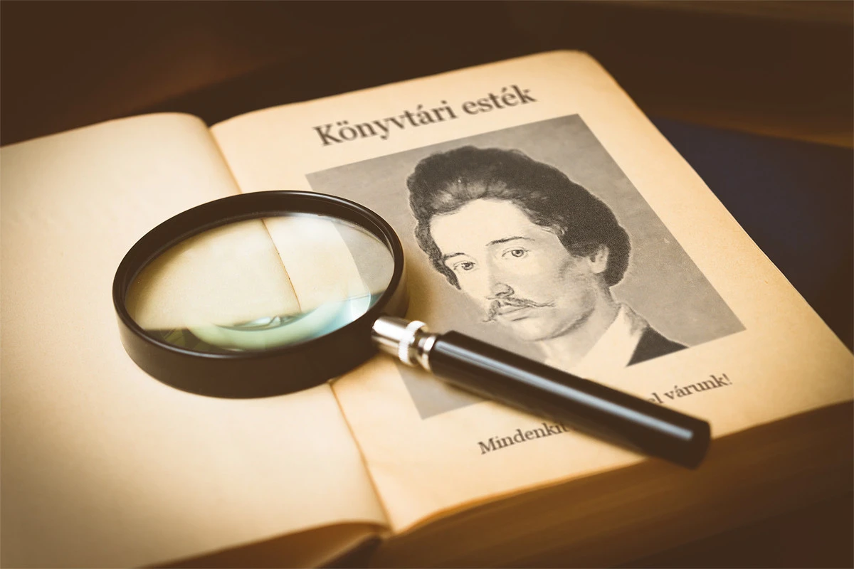 MEGHÍVÓ -  KÖNYVTÁRI ESTÉK PETŐFiSZÁLLÁSON - image description