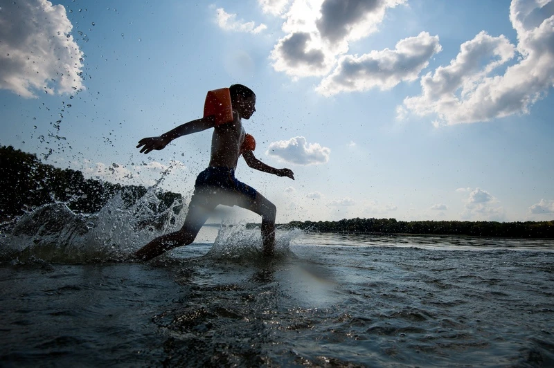 Holt-Tisza strand Tiszaug - image description