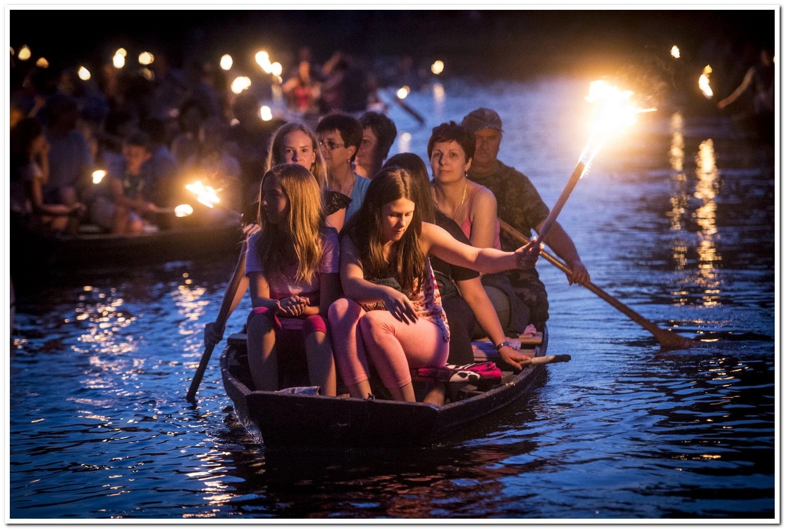 Szent Iván éji fáklyás csónakázás Dusnokon - image description