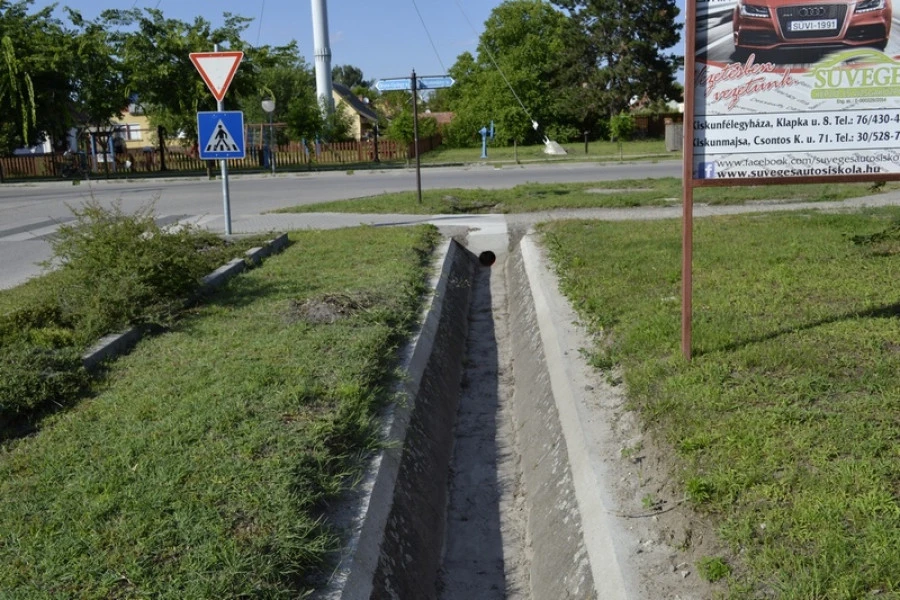 Jászszentlászló csapadék és vízvisszatartó rendszer rekonstrukció V. ütem - image description