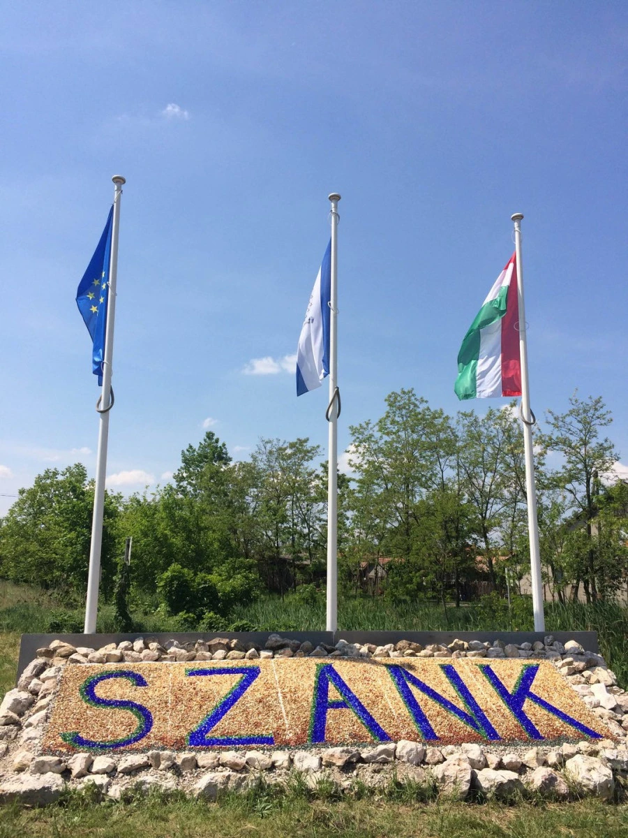 Szank - image description
