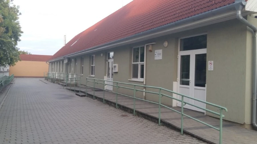 Csendes Ősz Idősek Otthonának bővítése a nappali ellátás, szociális étkeztetés biztosításának céljából Kecelen - image description