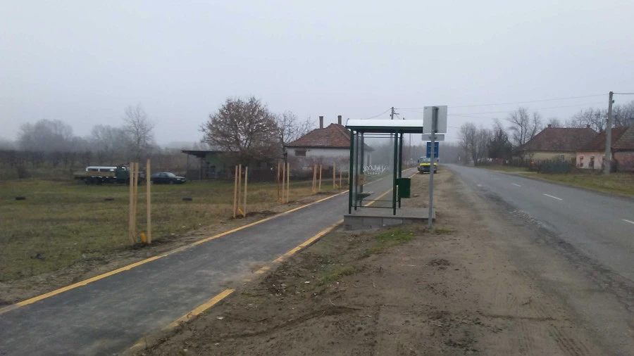 TOP-3.1.1-15-BK1-2016-00008 „Kerékpárút építés Kecel és Imrehegy között a biztonságos közlekedés érdekében” - image description
