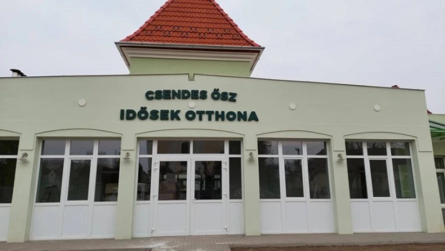 Csendes Ősz Idősek Otthonának bővítése a nappali ellátás, szociális étkeztetés biztosításának céljából Kecelen - image description