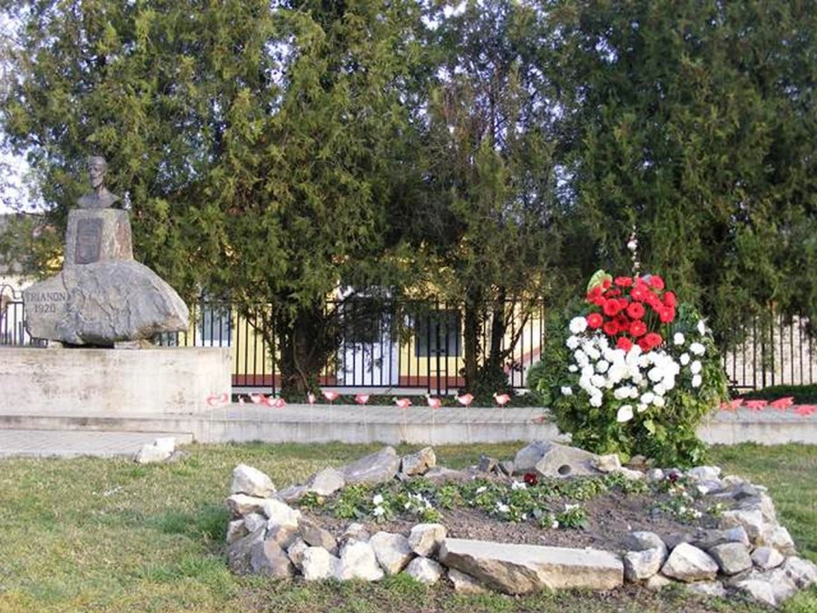 Bátyai képek - image description