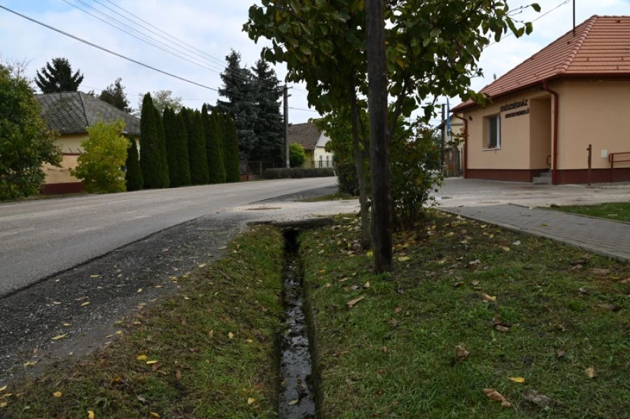 Csapadékvíz elvezető hálózat rekonstrukciója - image description