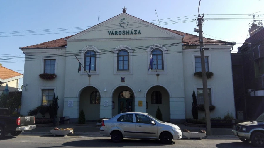 Izsáki Városháza energetikai korszerűsítése - image description