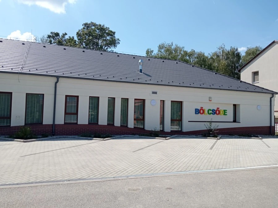 „Három csoportos bölcsőde fejlesztése Izsákon" - image description