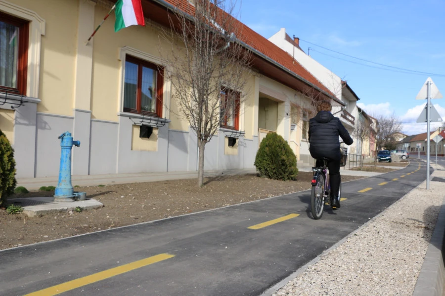 Kerékpárforgalmi fejlesztések Császártöltésen a lakosság védelmében - image description
