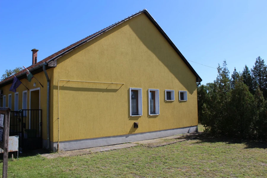 Egészségház és orvosi rendelő felújítása Ballószögön - image description