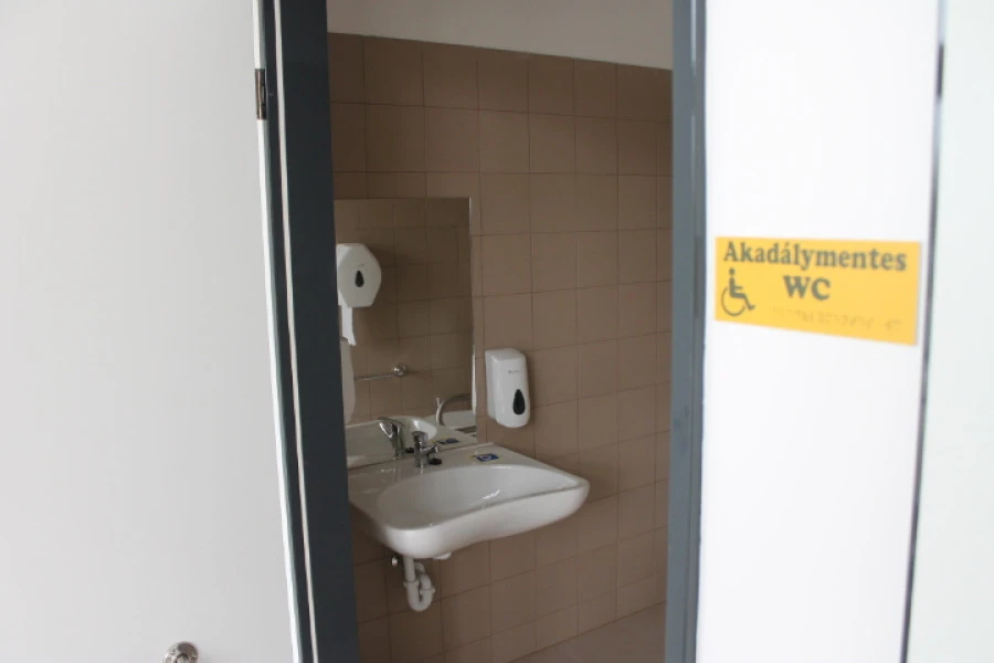 Egészségház felújítása Akasztón - image description