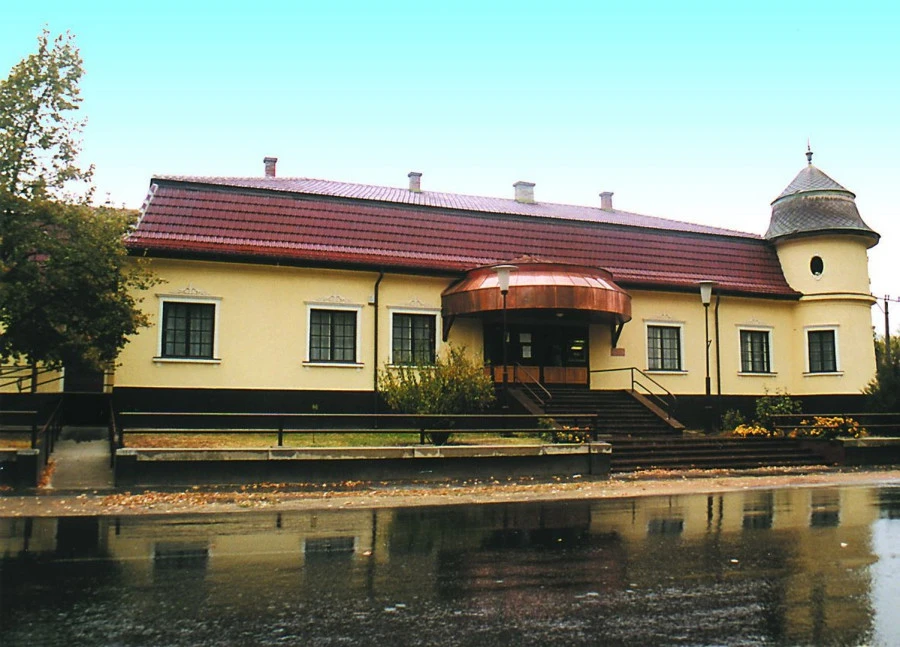 Tompa - image description