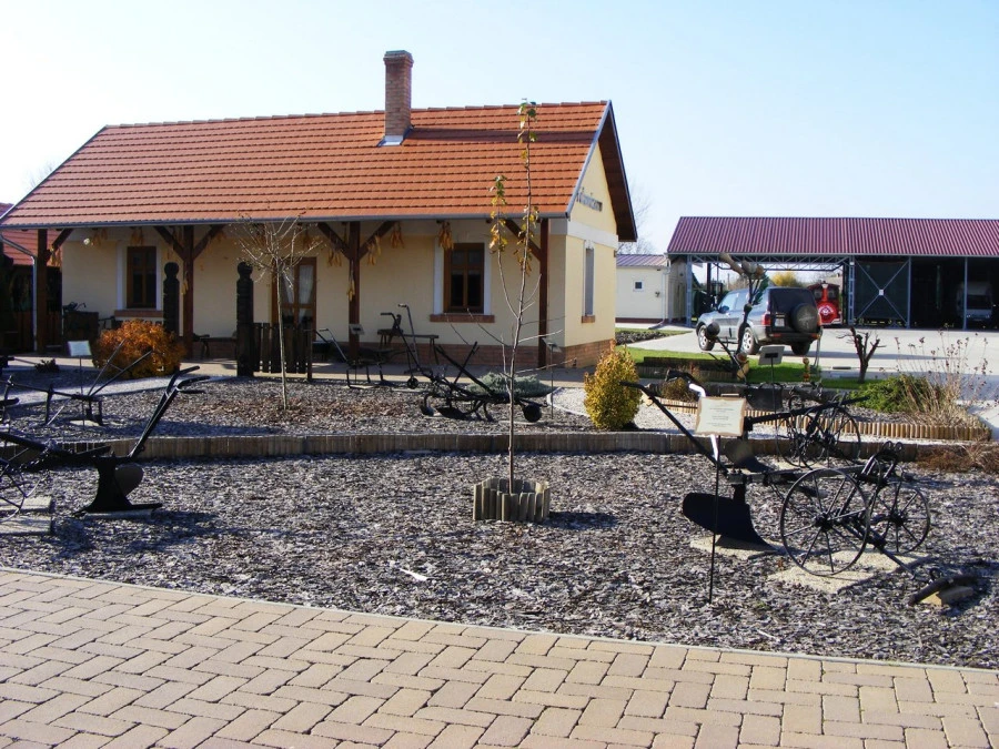 Bátyai képek - image description