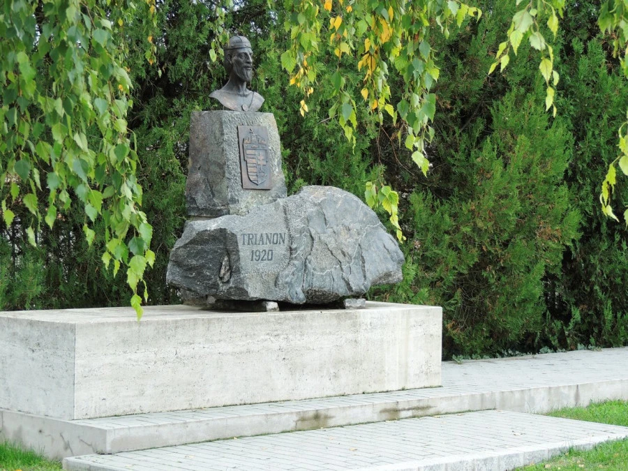 Bátyai képek - image description