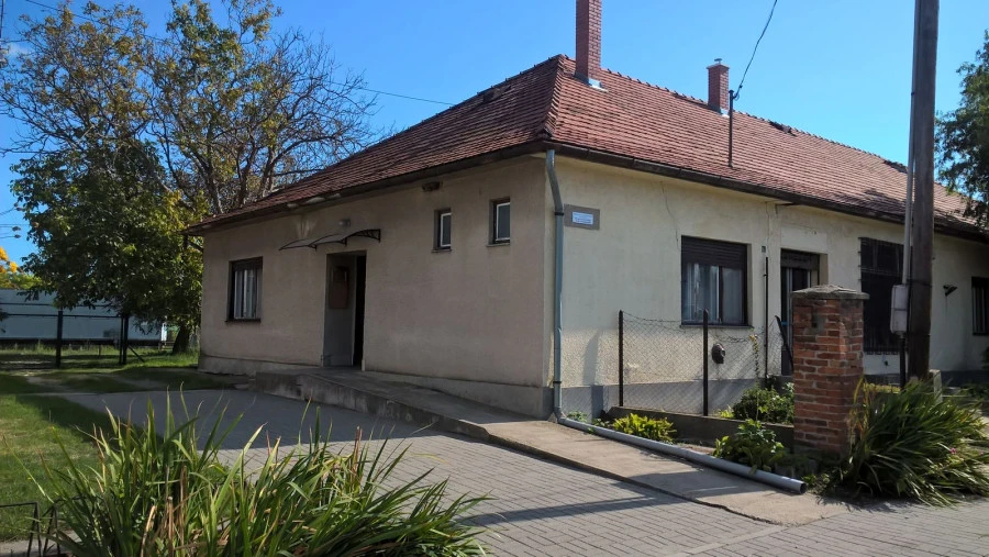 Fő utcai háziorvosi rendelő felújítása Szalkszentmártonon - image description