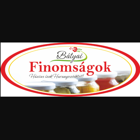 A képen egy ovális címke látható „Bátyai Finomságok” felirattal, alatta a „Háziás ízek Harangozóéktól!” szöveggel, háttérben befőttesüvegekkel