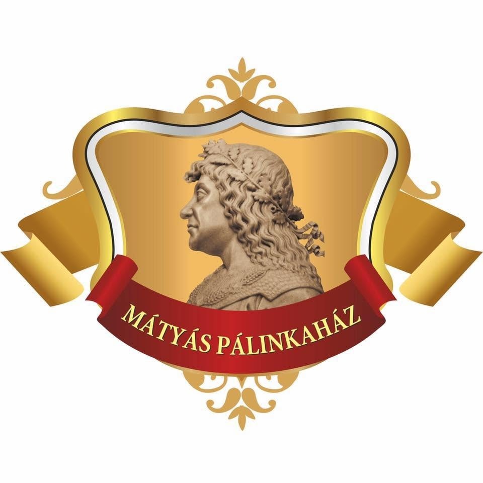 A képen a Mátyás Pálinkaház logója, alul ugyanez a felirat, alatta Mátáyás király.
