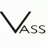 A képen fehér háttéren fekete szöveggel "Vass" felirat.