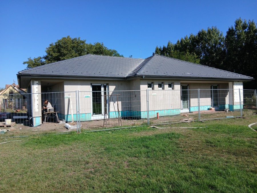 Közösségi ház felújítása és sportöltöző építése Vaskúton - fotódokumentáció - image description