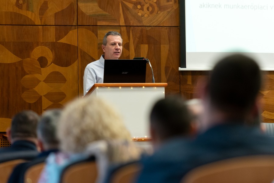 Felzárkózási Fórum 3 - image description