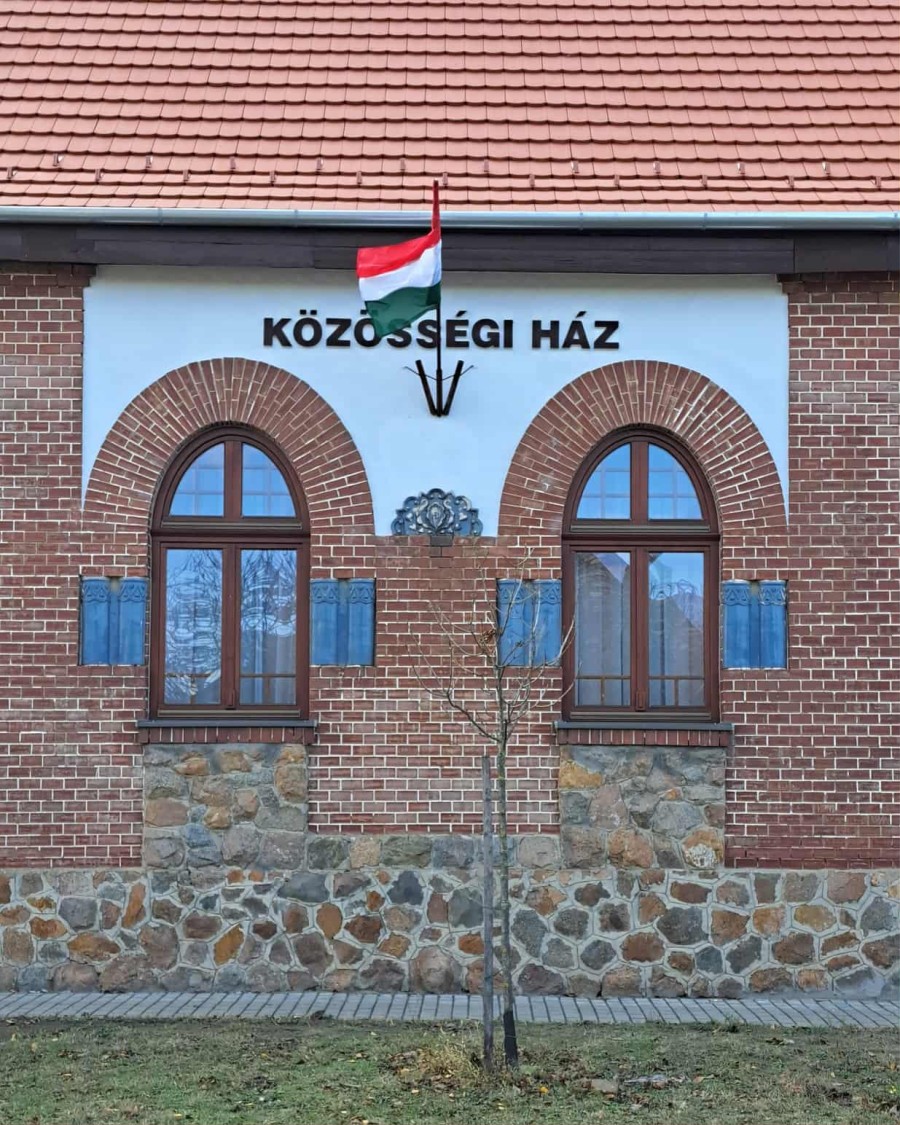 Közösségi ház felújítása és sportöltöző építése Vaskúton - fotódokumentáció - image description