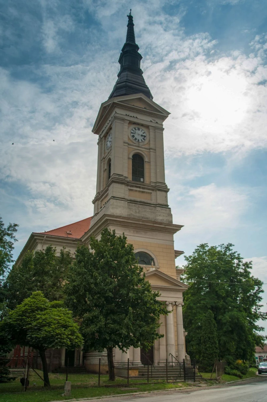 Tassi Református Egyházközség Temploma és kertje - image description