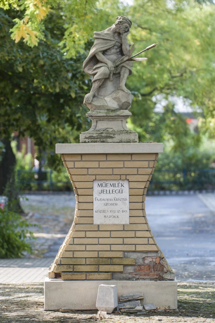 Fájdalmas Krisztus-szobor – Bánkódó Krisztus-szobor - image description