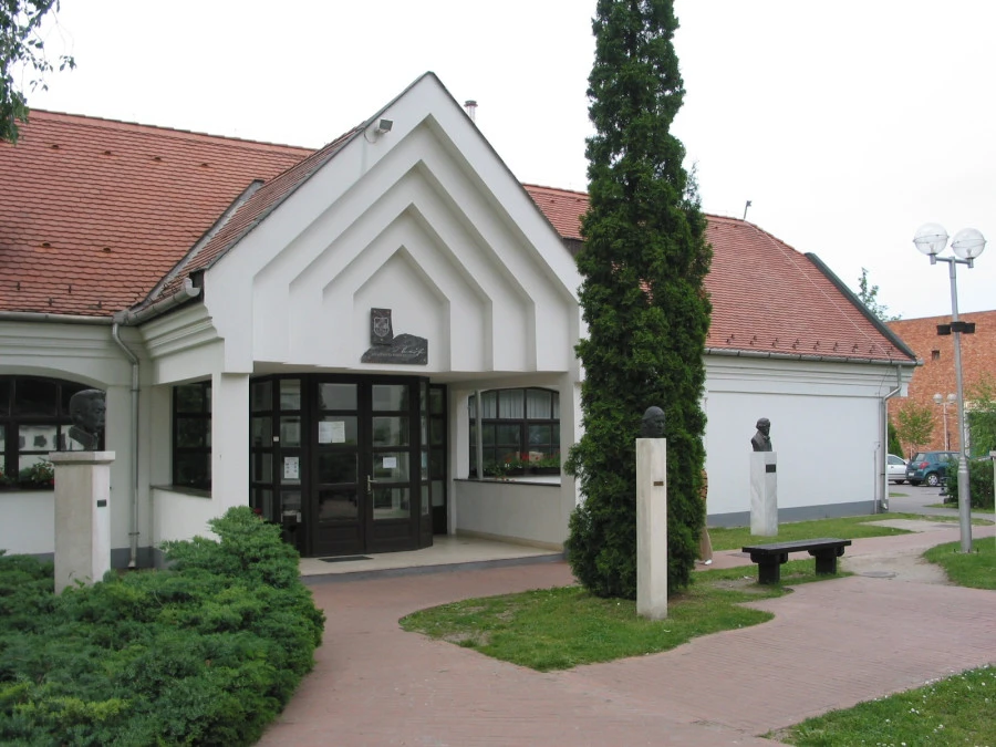 Petőfi Sándor Műfordítói Szoborpark - image description