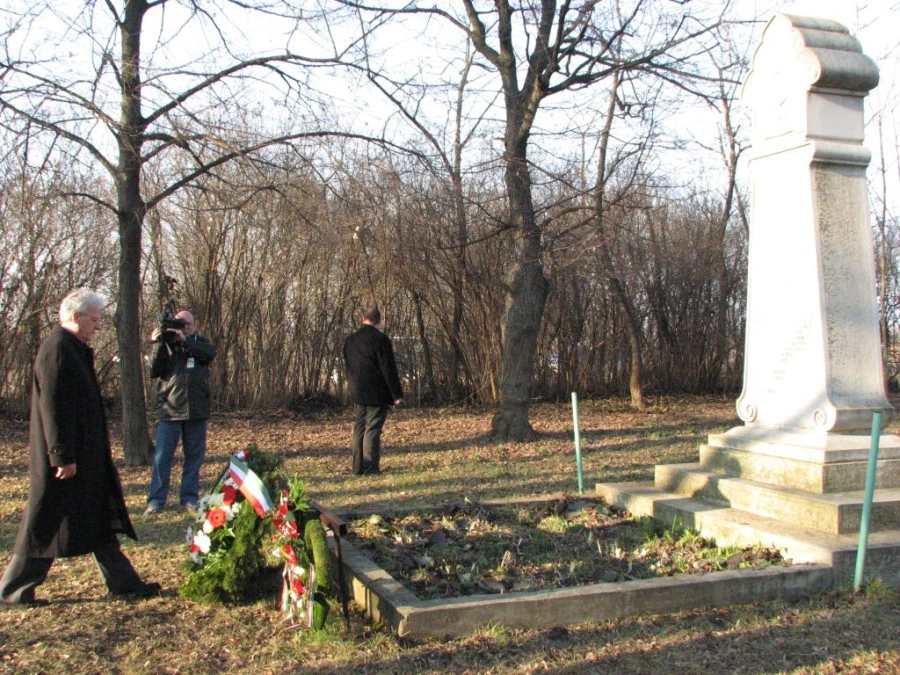 Dunapataj 1919-es hőseinek vértanúsága, és emlékművük - image description