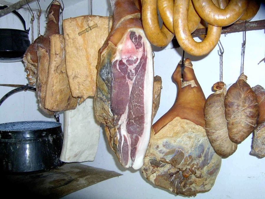 Aranyegyháza kincsei – Füstölt mangalica disznótoros étkek - image description