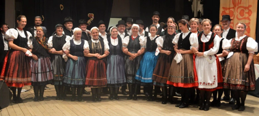 Kösöntyű Néptánccsoport munkássága - image description