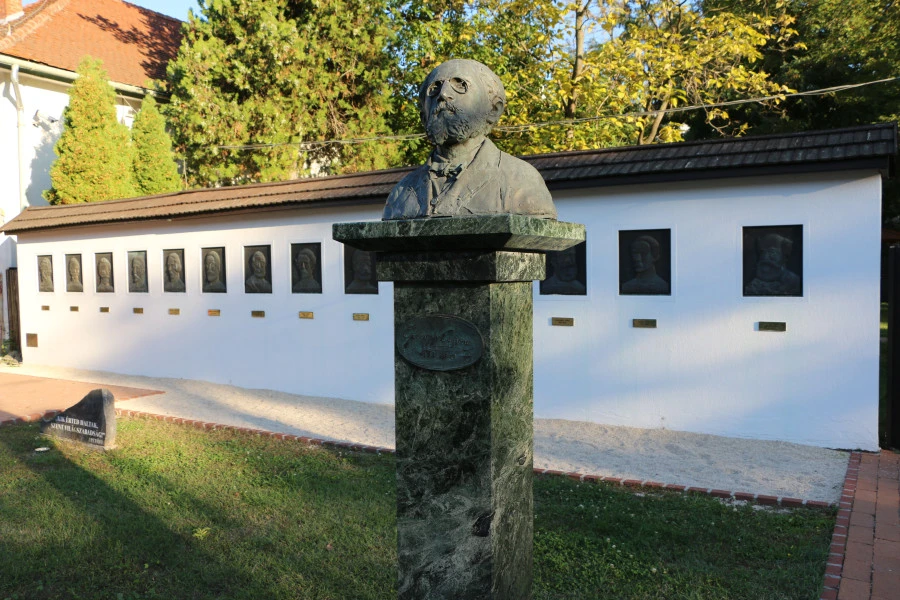 Petőfi Sándor Műfordítói Szoborpark - image description