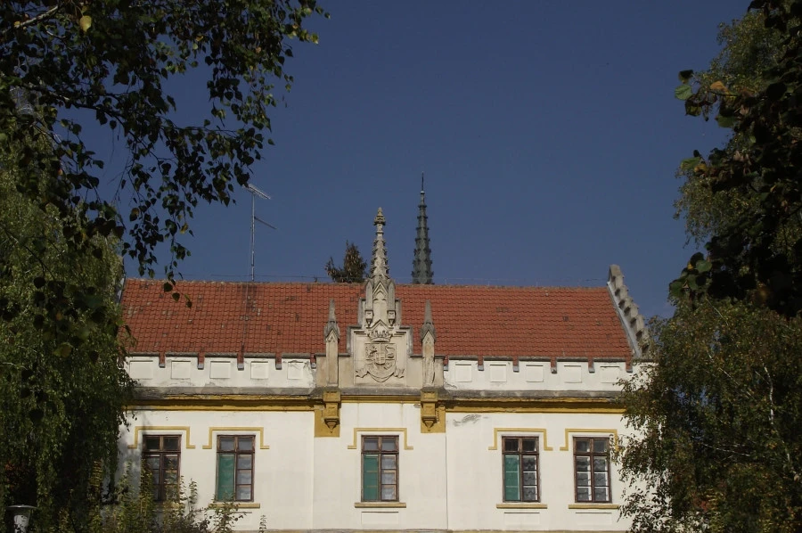 Tompai Szent Anna Templom, Rédl kastély és park - image description
