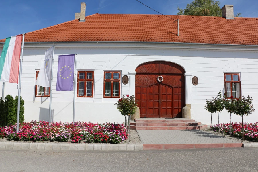 A dunapataji községháza (volt városháza) - image description
